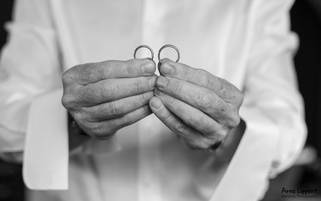 gorgeous wedding ring photography